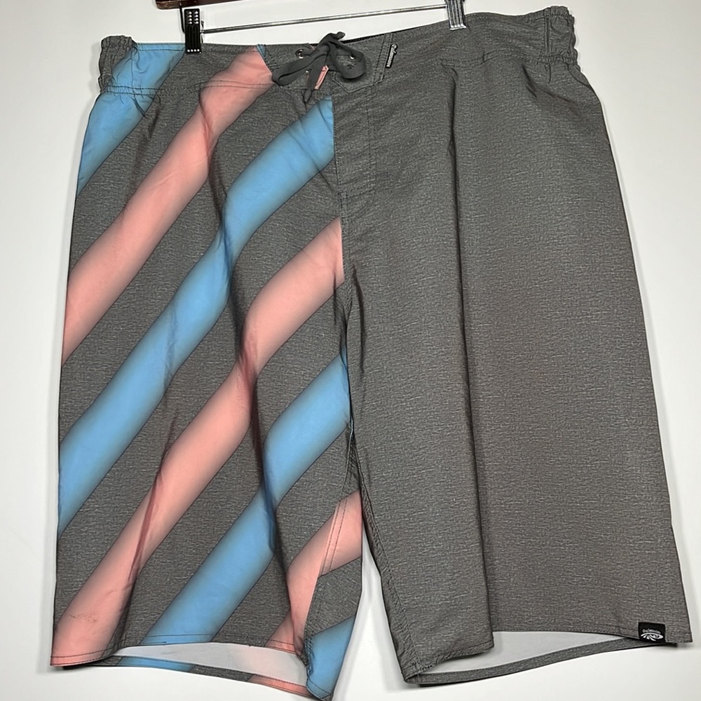 NWOT Men’s surf shorts